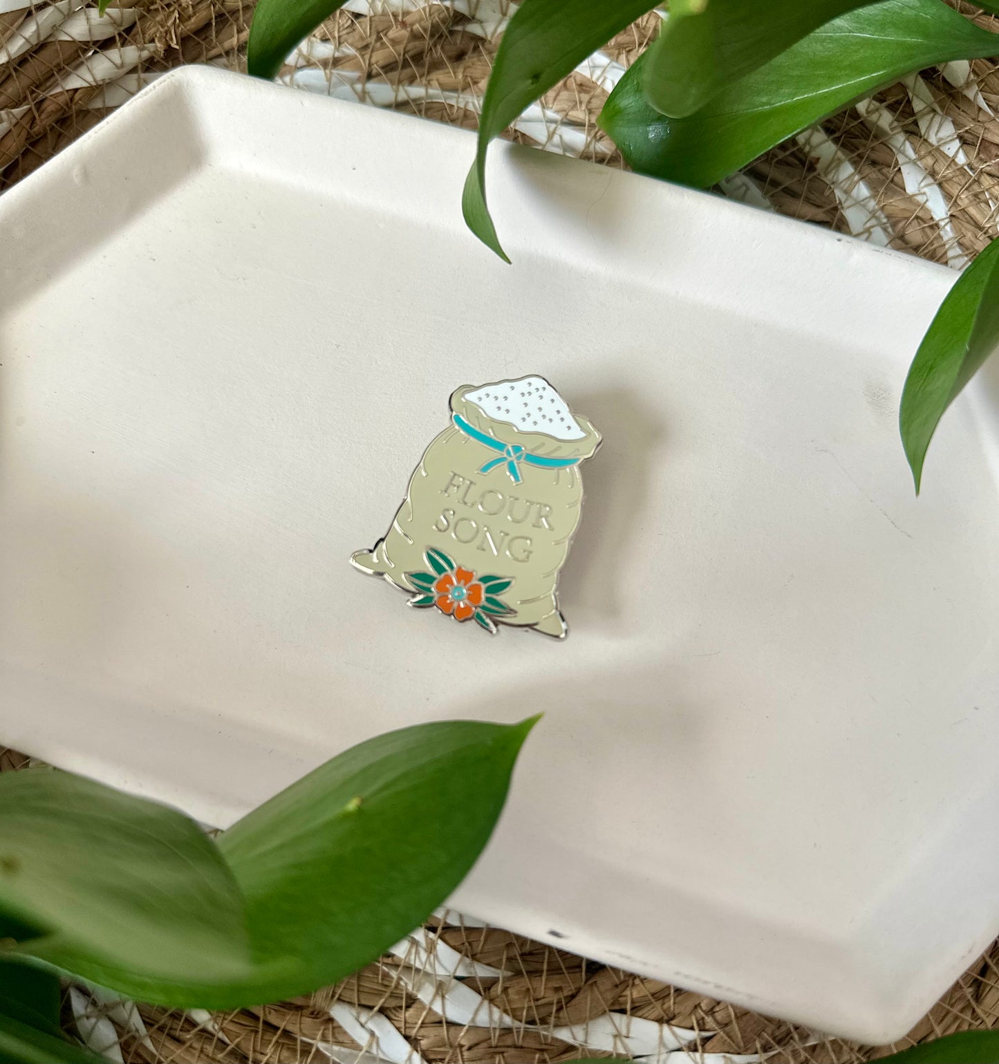 FLOUR SONG PIN