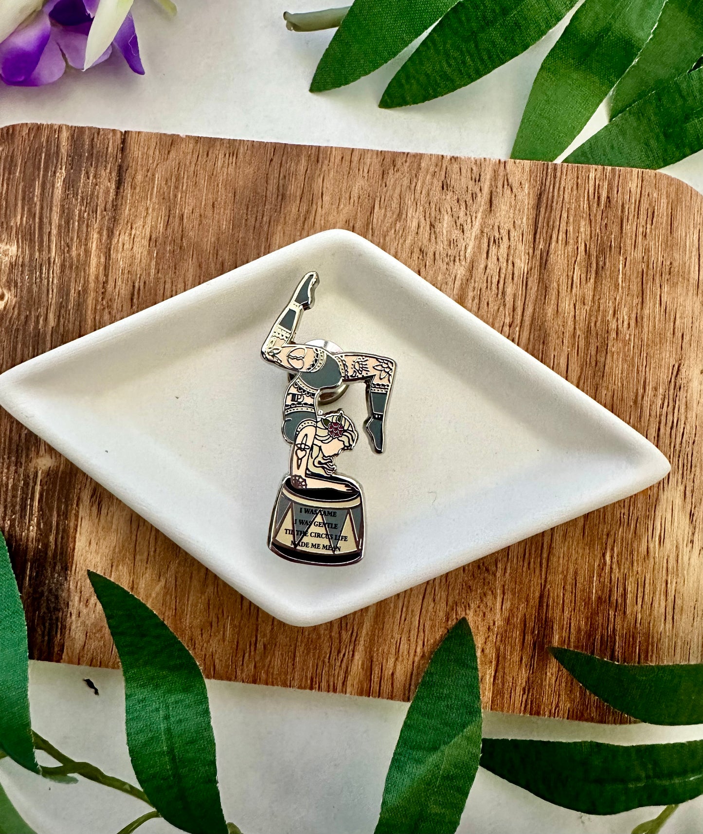 WAOLOM Circus Pin