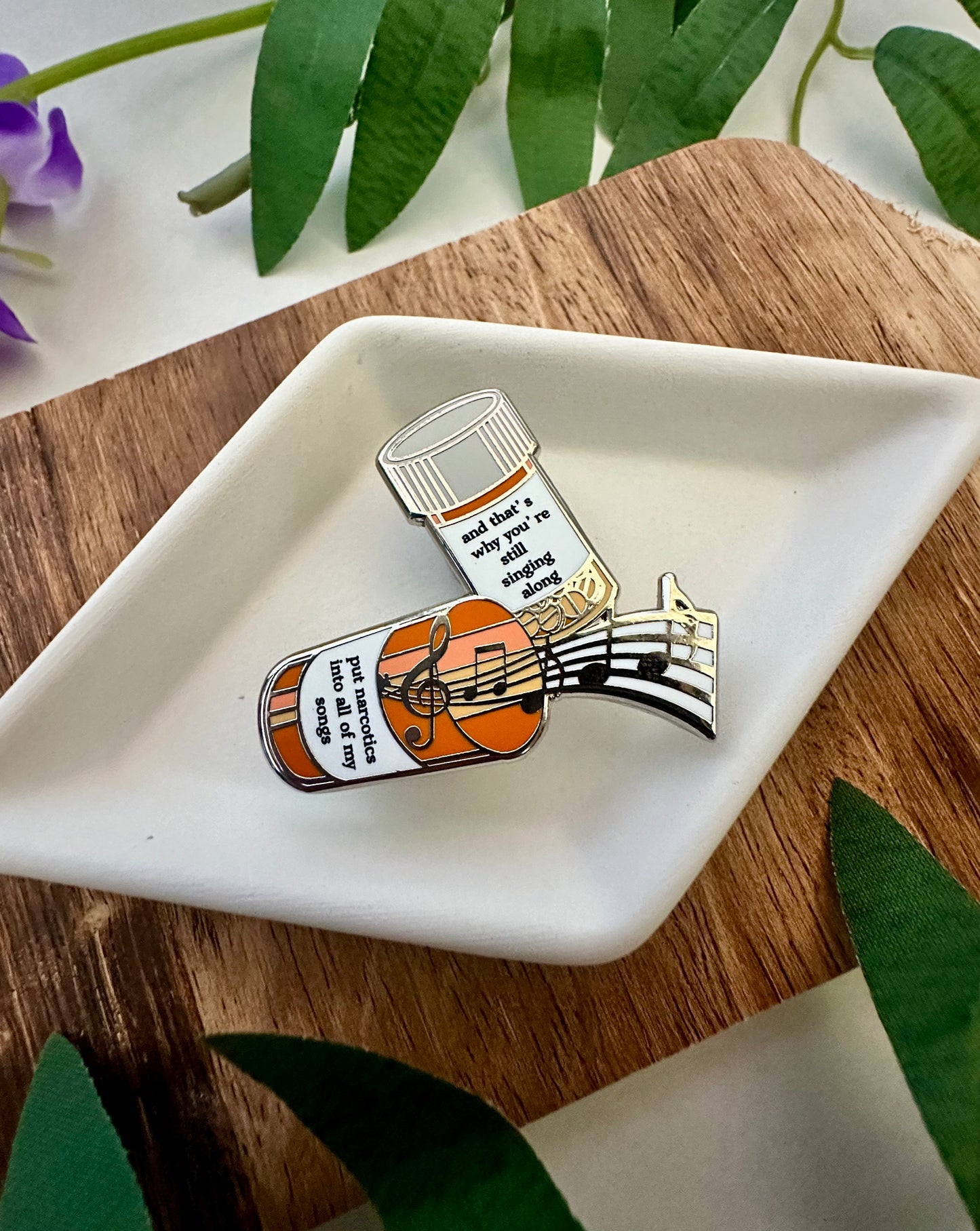 WAOLOM Pills Pin