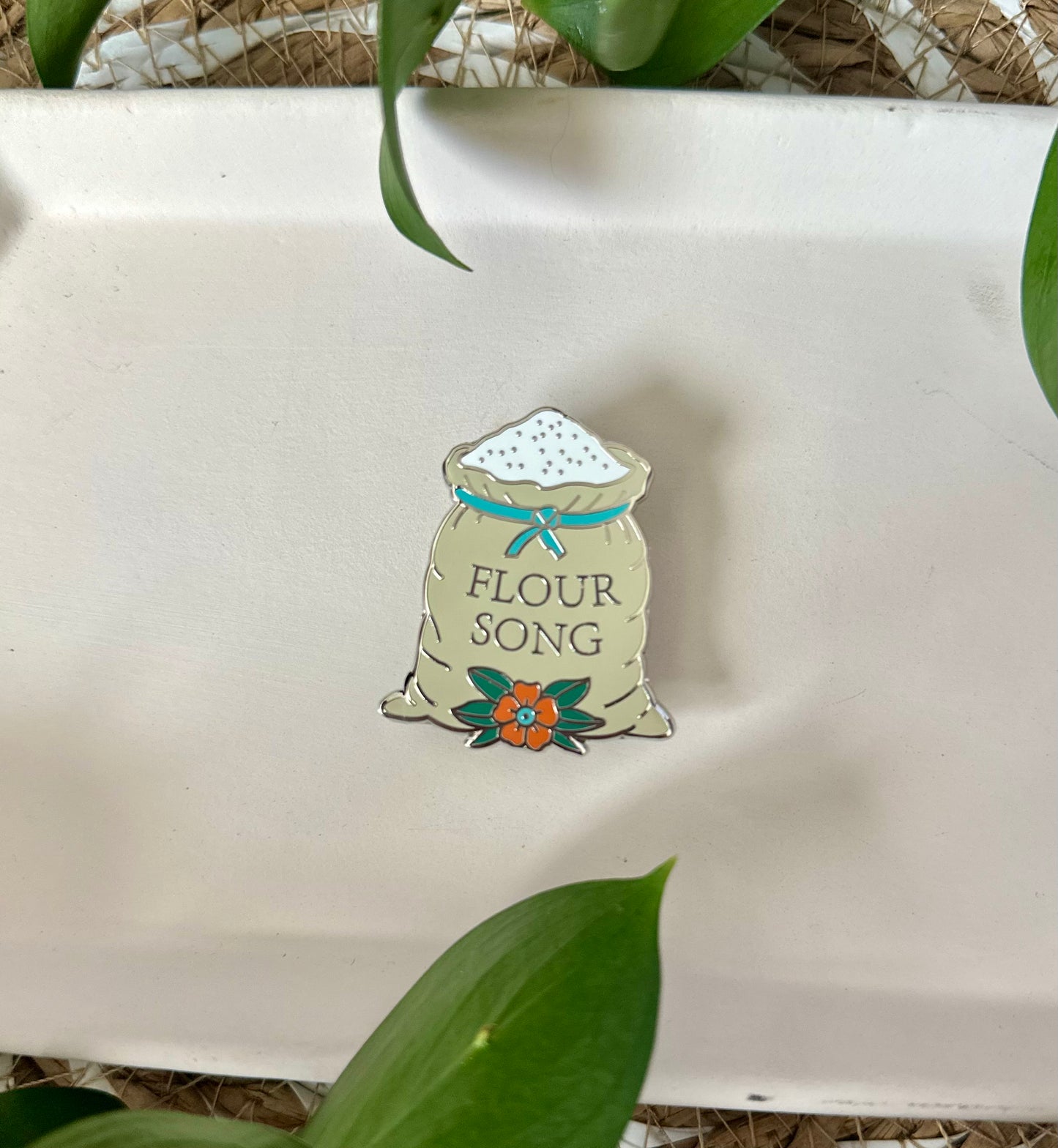 FLOUR SONG PIN
